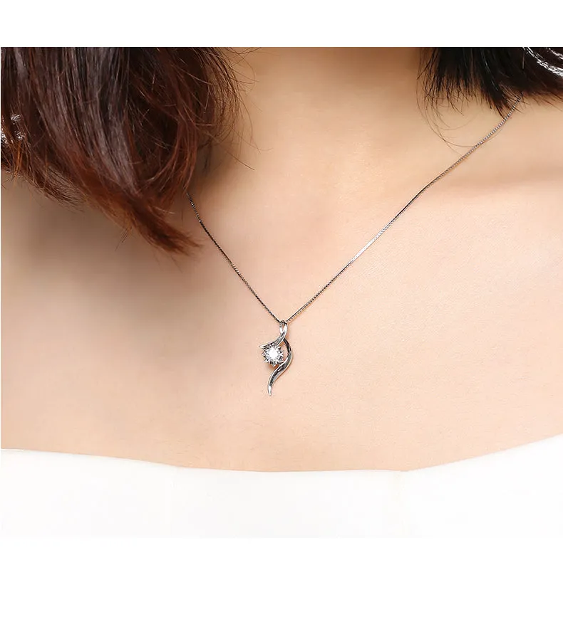 18K White Gold Diamond Pendant Necklace