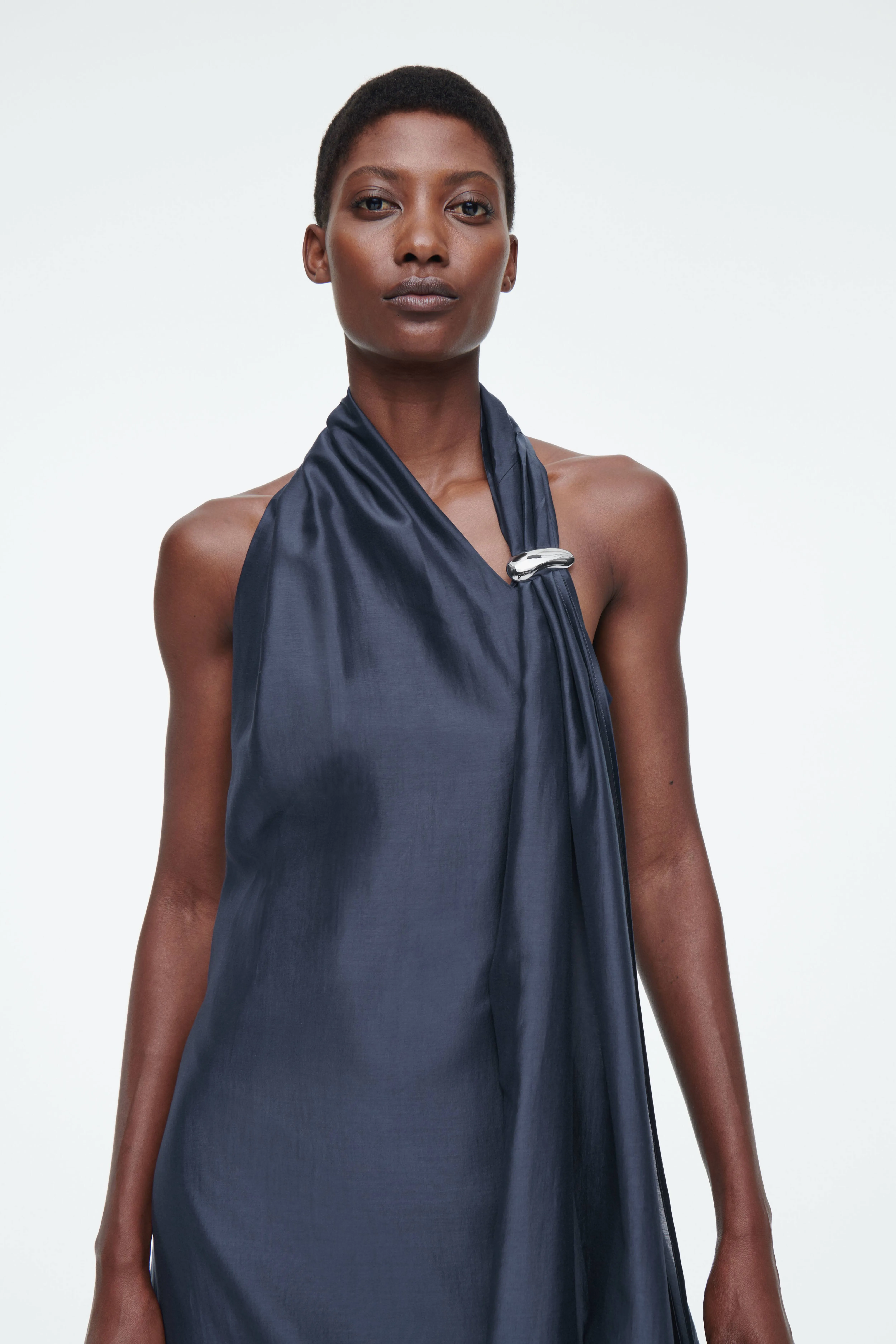 ASYMMETRIC BROOCH-DETAIL MAXI DRESS - Asymmetric neckline - Sleeveless - DARK BLUE - Ladies | H&M GB