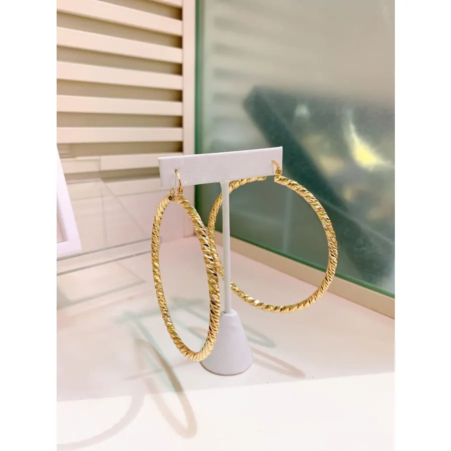 Diamond cut hoop earrings in 18kts of gold plated