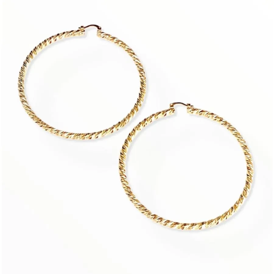 Diamond cut hoop earrings in 18kts of gold plated