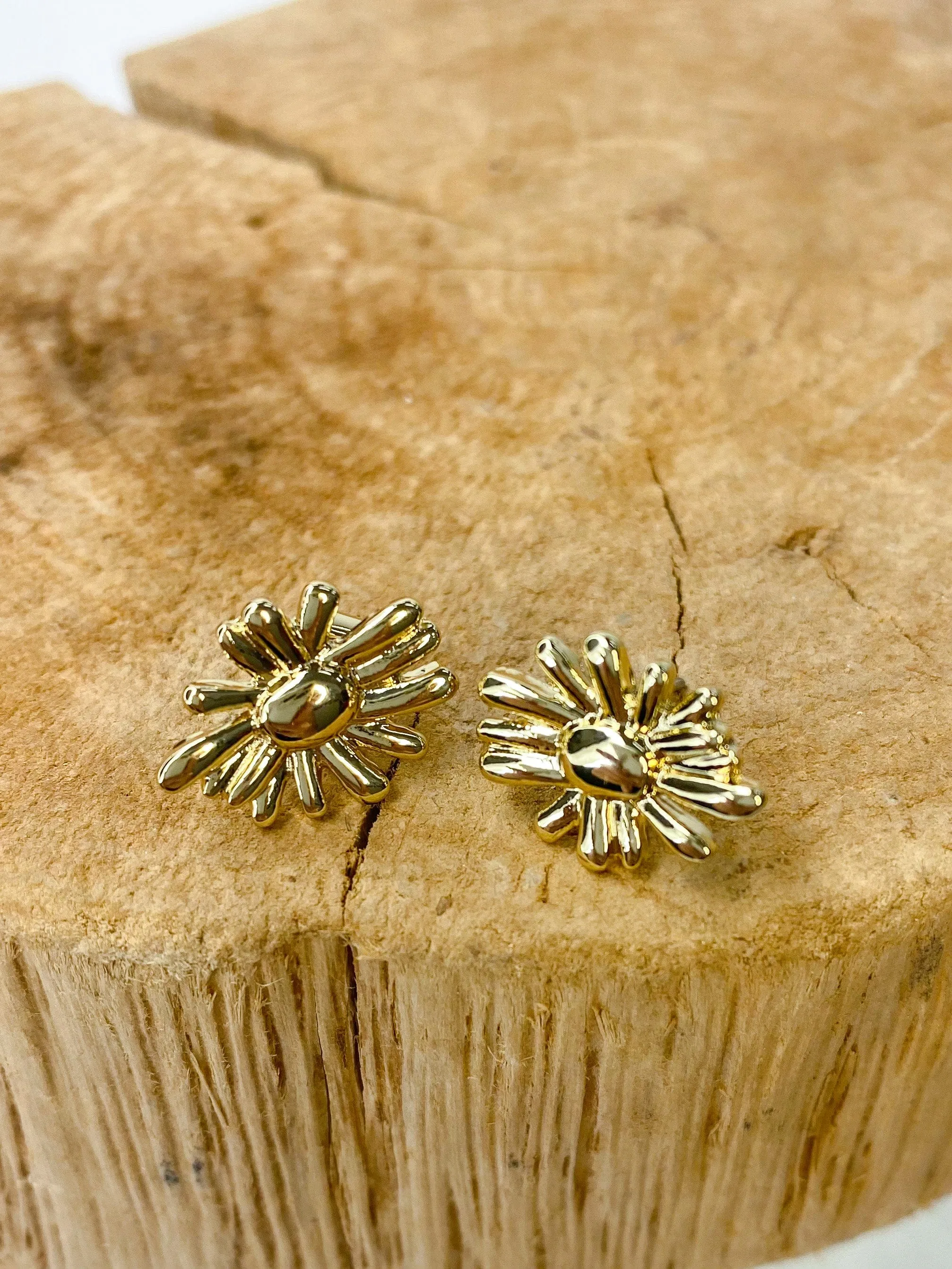 Golden Daisy Stud Earring