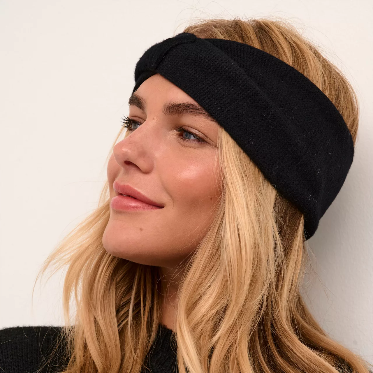 KAFFE Lotte Twist Headband - Black Deep