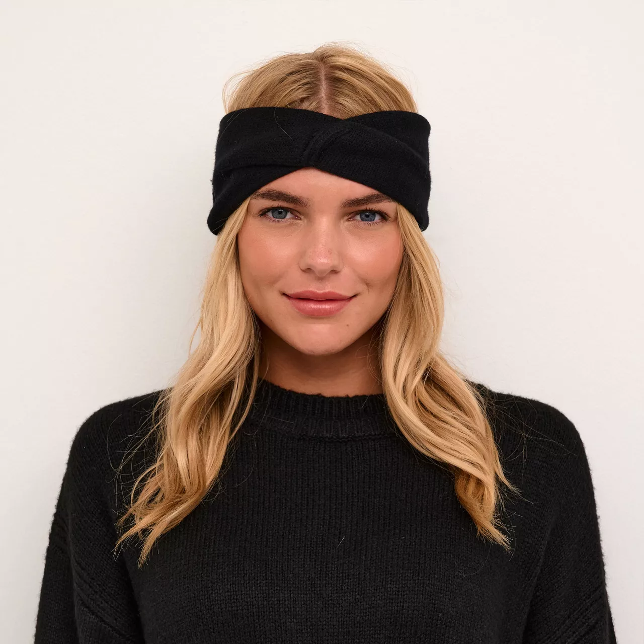 KAFFE Lotte Twist Headband - Black Deep