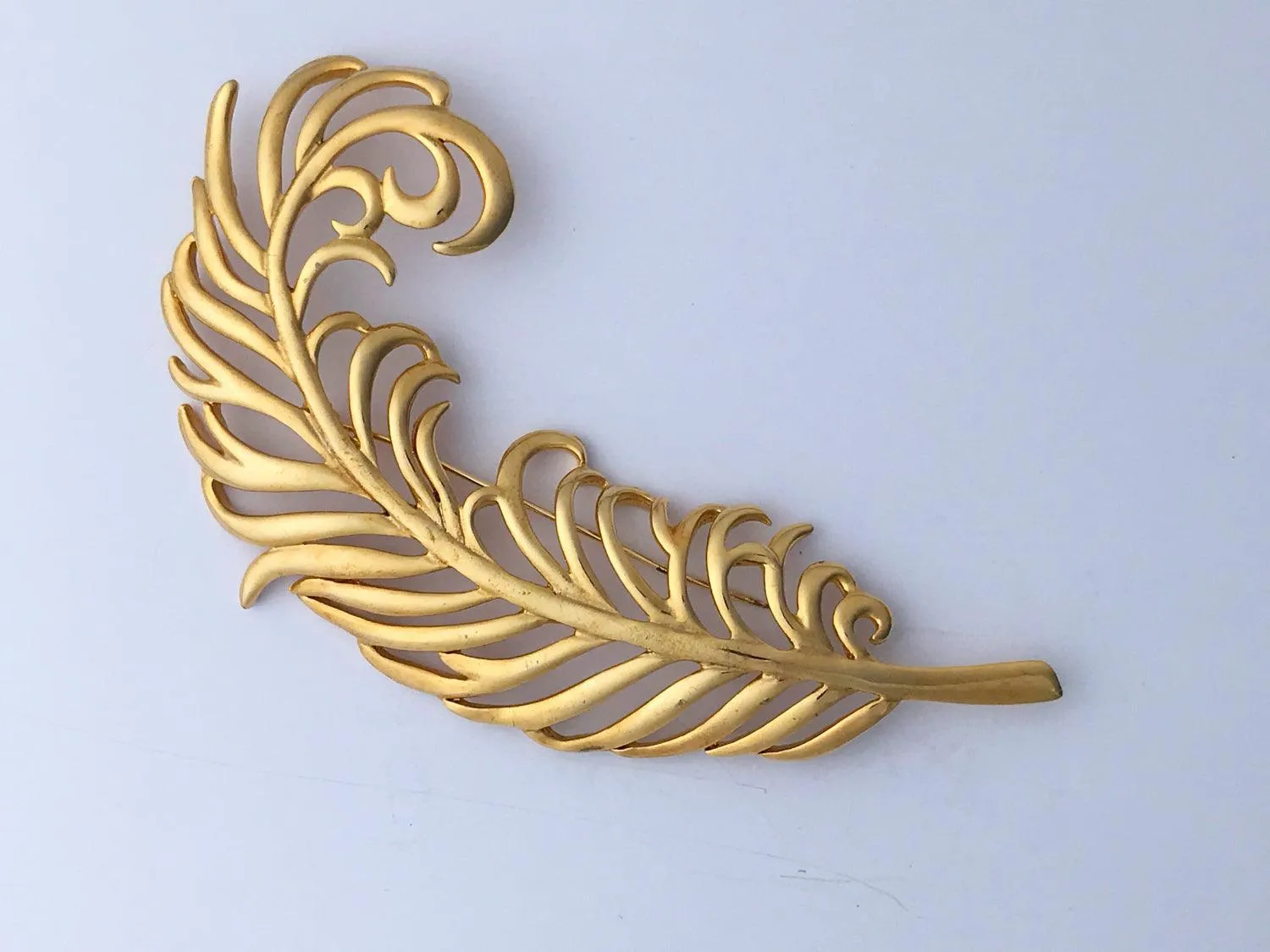 Sleek Vintage Large Golden Feather Brooch