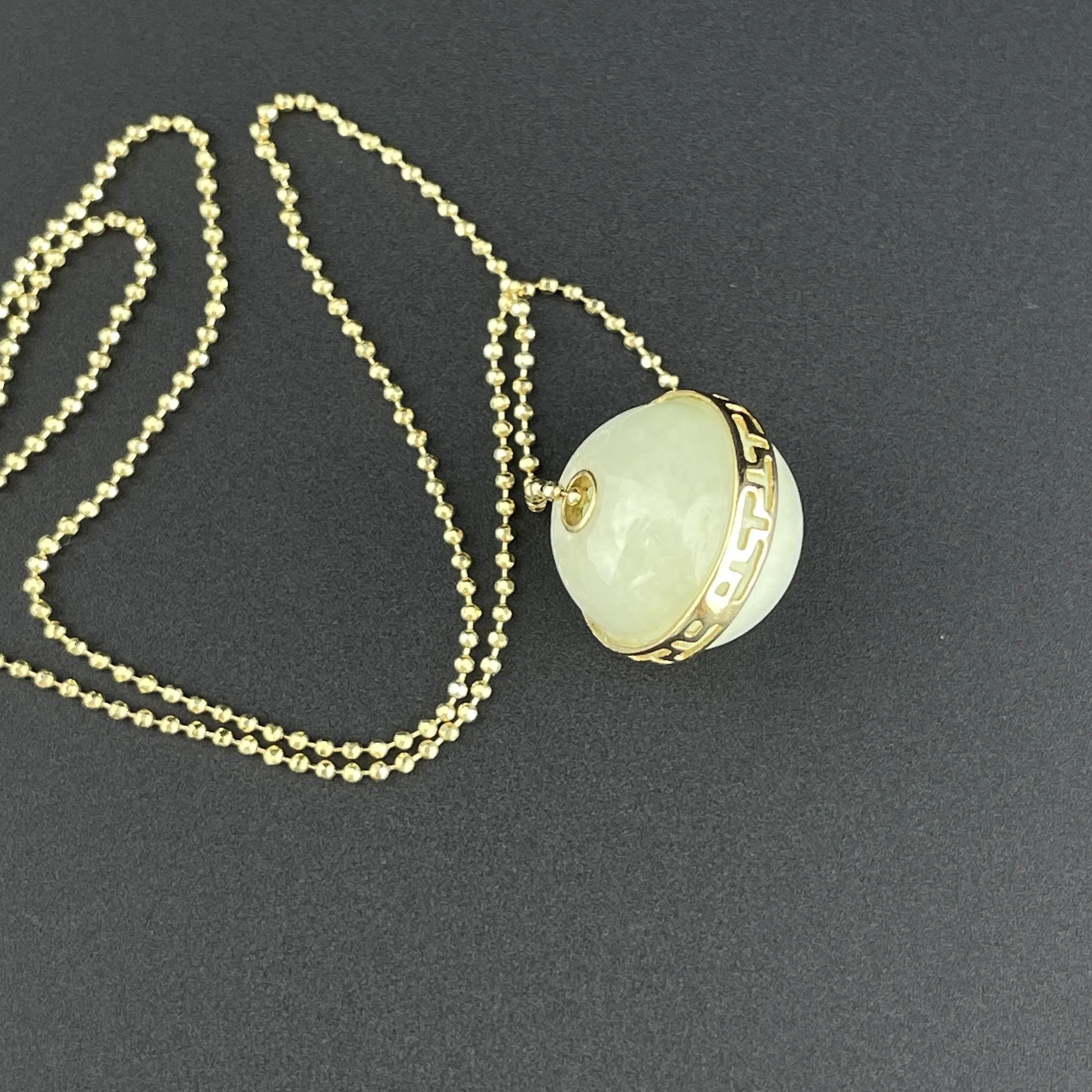 Vintage 14K Gold Maori New Zealand Jade Ball Pendant Necklace